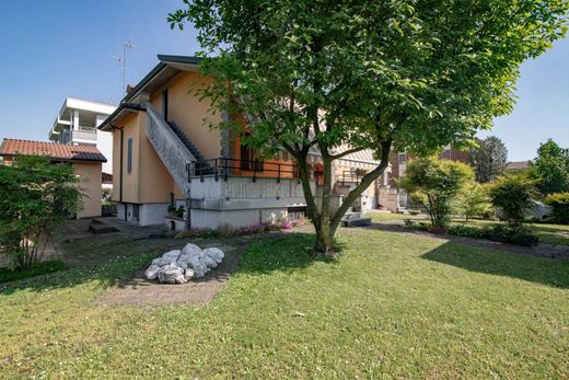 Villa a Cassano d'Adda, Milano