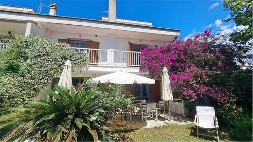 Villa in Pomezia, Rome