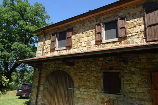 Country House in Ortignano Raggiolo, Province of Arezzo