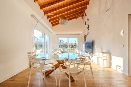 Villa - Arona, Provincia di Novara