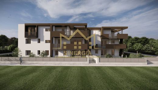 Apartment / Etagenwohnung in Castelfranco Veneto, Provincia di Treviso