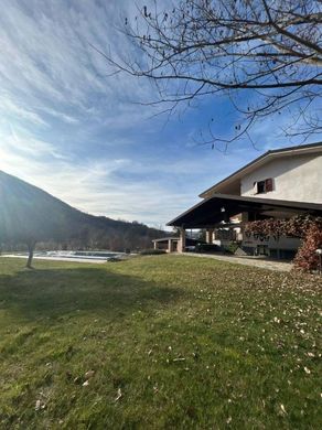 Villa in Pianello Val Tidone, Provincia di Piacenza