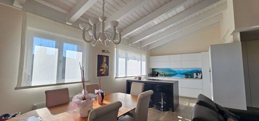 Ático en Castelnuovo Rangone, Módena