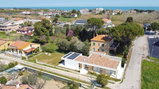 Villa in Giulianova, Provincia di Teramo