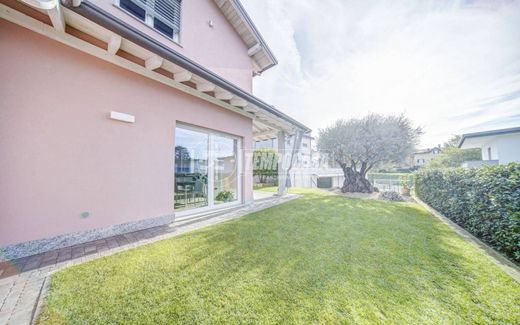 Villa a Caronno Varesino, Varese