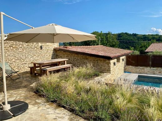 Country House in Somano, Provincia di Cuneo