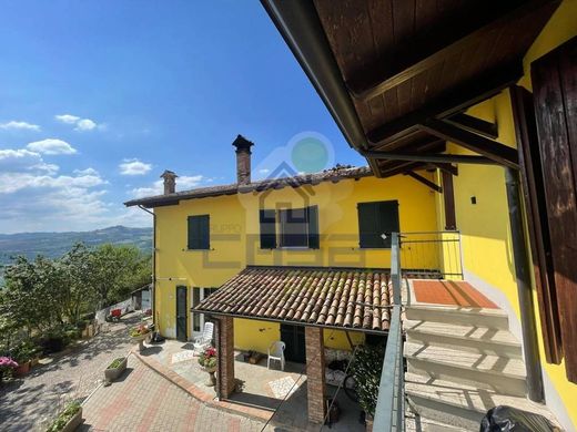 Casa de lujo en Pianello Val Tidone, Provincia di Piacenza