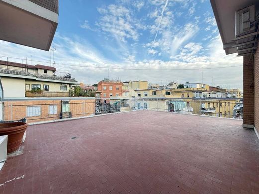 بنتهاوس ﻓﻲ روما, Lazio