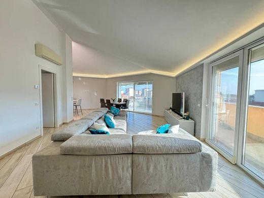 Penthouse à Cameri, Novare