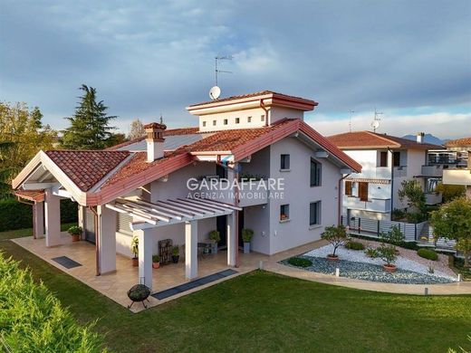 Desenzano del Garda, Provincia di Bresciaのヴィラ