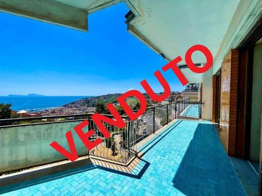 Penthouse Napoli, Napoli ilçesinde