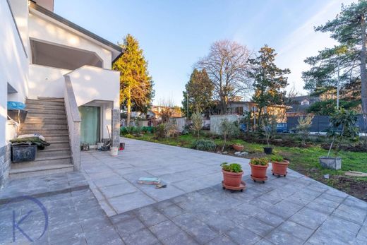 Villa in Trezzano sul Naviglio, Città metropolitana di Milano