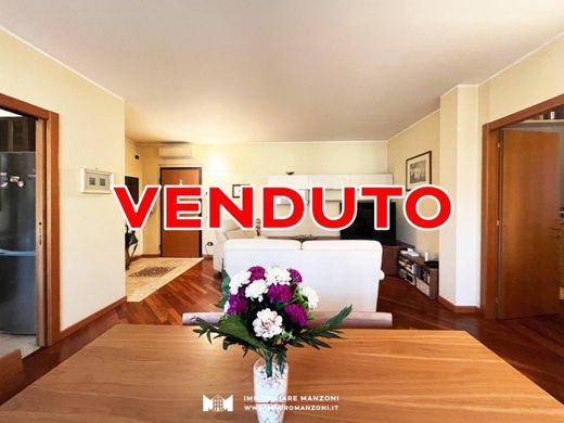 Apartamento - Cernusco sul Naviglio, Milão