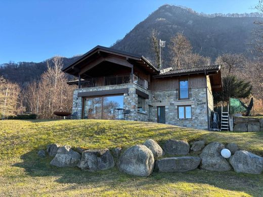 빌라 / Castelveccana, Provincia di Varese