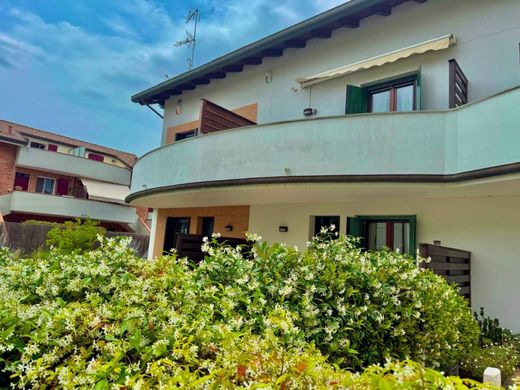 منزل مسطّب متراص ﻓﻲ Cervia, Provincia di Ravenna