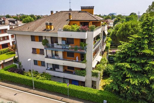 Appartamento a Arese, Milano