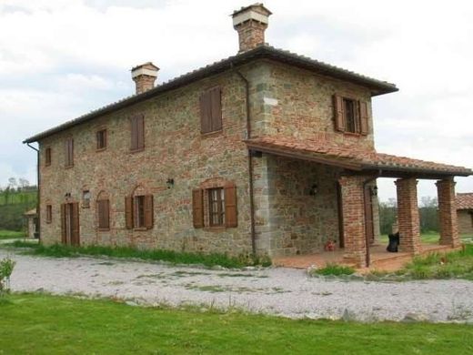 Country House in Foiano della Chiana, Province of Arezzo