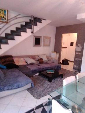 Penthouse Massa, Massa-Carrara ilçesinde