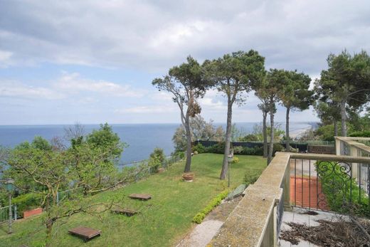 Villa in Pesaro, Pesaro-Urbino