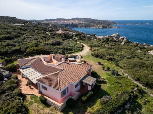 Villa Santa Teresa Gallura, Sassari ilçesinde