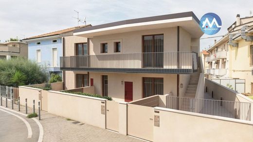 Villa in Pesaro, Pesaro and Urbino
