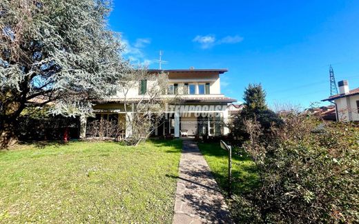 Villa in Mozzo, Provincia di Bergamo