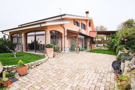 Villa in Chieti, Provincia di Chieti