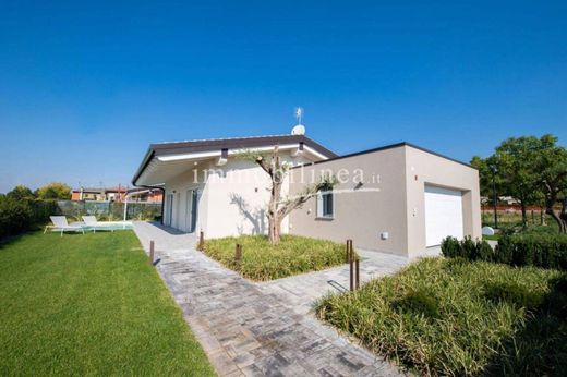 Villa a Castelnuovo di Garda, Verona