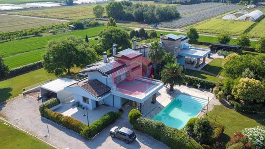 Villa - Cesenatico, Provincia di Forlì-Cesena