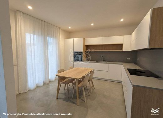 Villa in Bizzarone, Provincia di Como