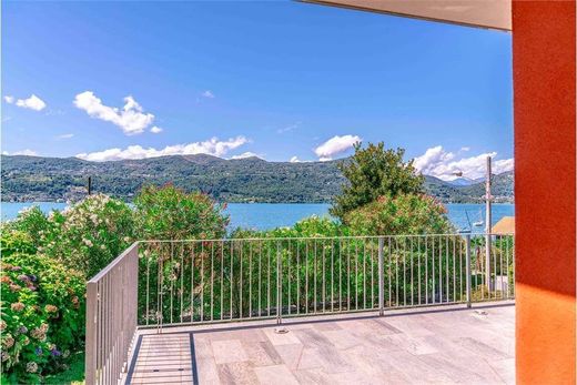 Villa in Ranco, Provincia di Varese