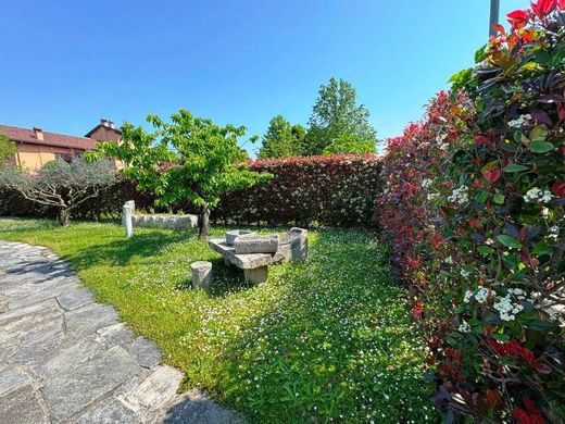 Villa a Rozzano, Milano