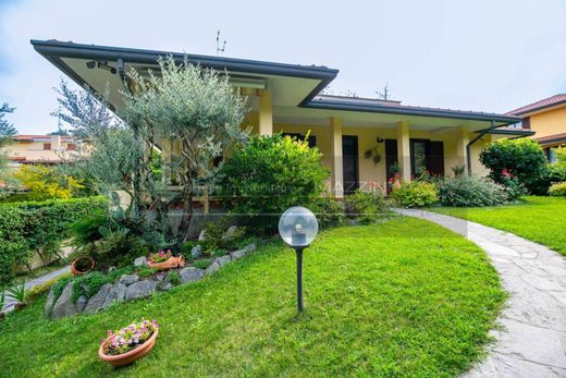 Villa en Besana in Brianza, Provincia di Monza e della Brianza