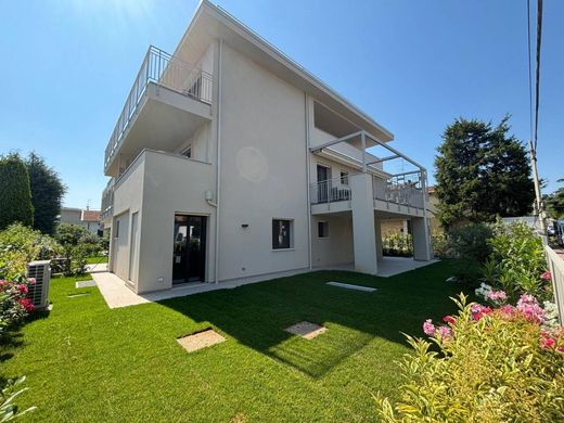 Apartment in Desenzano del Garda, Provincia di Brescia