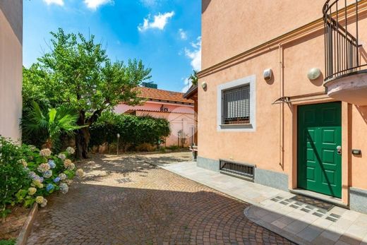 Apartment / Etagenwohnung in Collegno, Turin