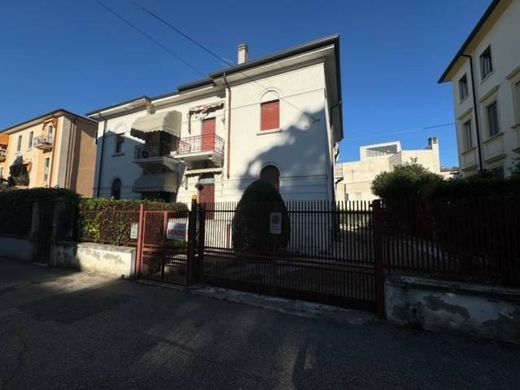 Villa Verona, Verona ilçesinde