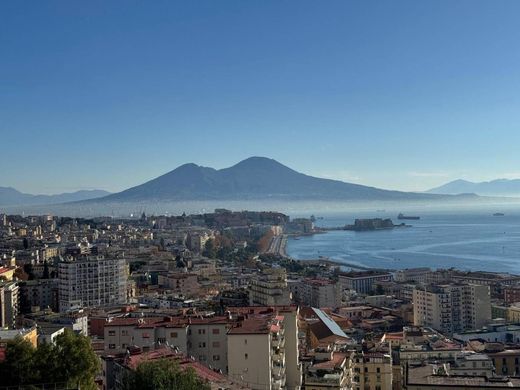 Ρετιρέ σε Νάπολη, Napoli