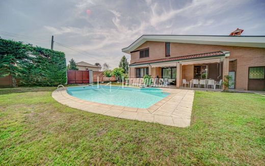 Villa a Castano Primo, Milano