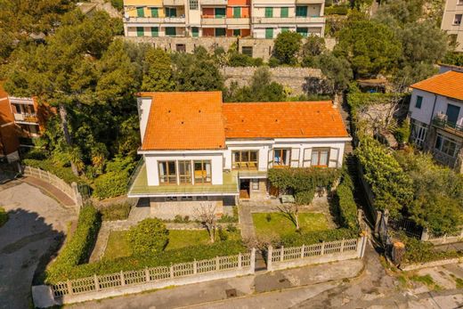 Villa Portovenere, La Spezia ilçesinde