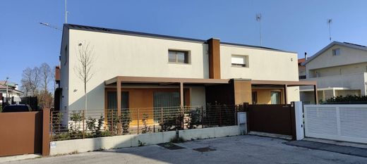 Villa in Mirano, Provincia di Venezia