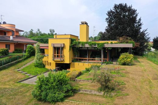 Βίλα σε Borgomanero, Provincia di Novara