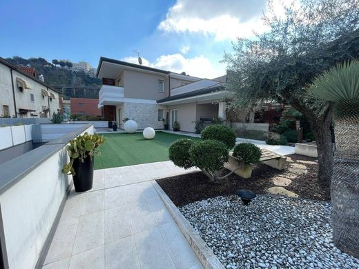 Villa in Frosinone, Provincia di Frosinone