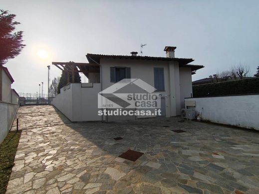 Villa in Castelleone, Provincia di Cremona