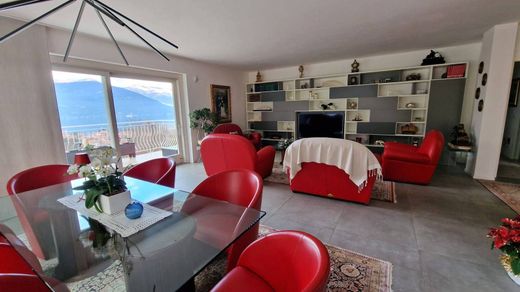 Penthouse in Germignaga, Provincia di Varese