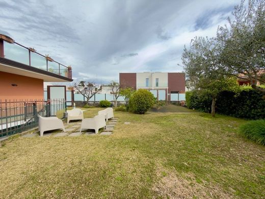 Villa in Sant'Agata Li Battiati, Catania