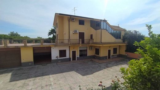 Villa a Aci Sant'Antonio, Catania