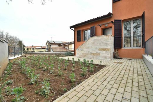 Apartment / Etagenwohnung in Colle di Val d'Elsa, Provincia di Siena