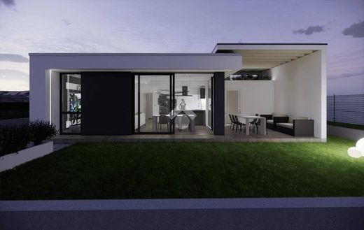 Villa - Oleggio, Provincia di Novara