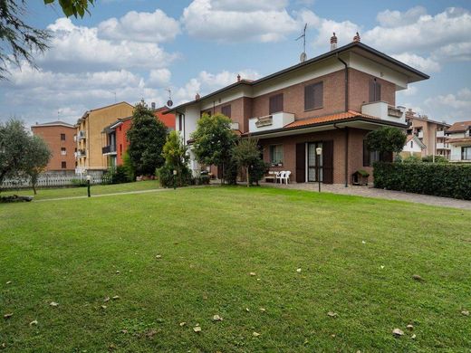 Villa a Muggiò, Monza e Brianza