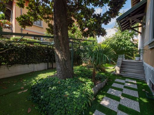 Villa - Milão, Lombardia